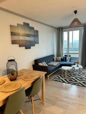 Appartement 3 chambres avec Wifi proche Tram et aéroport Pensez à valider votre demande de réservation via le mail que vous recevez SVP